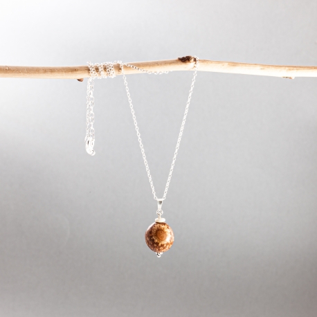 Pomme de pin en tagua, ivoire végétal - Sautoir pendentif Mini Sfera en ivoire végétal et pomme de pin fabriqué en France dans le Sud Ouest - kokobelli