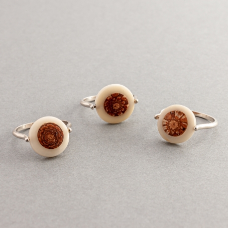 Pomme de pin en tagua, ivoire végétal - Bague Silvia en ivoire végétal et pomme de pin fabriquée en France sur le Bassin d'Arcachon - kokobelli