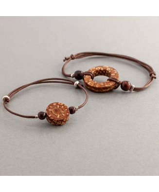 Bracelet Valentina en ivoire végétal et pomme de pin fabriqué en France sur le Bassin d'Arcachon