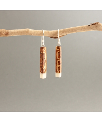 Boucles Kami en ivoire végétal et pomme de pin - artisanat de Lège Cap Ferret