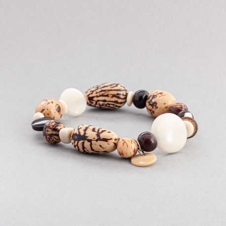 E-Boutique en tagua, ivoire végétal - Bracelet Paxa blanc composé de perles de tagua et graines de palmiers. Fabriqué sur le Bassin d'Arcachon.  - kokobelli