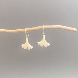  Boucles d'oreille Gingko en tagua, ivoire végétal par Kokobelli