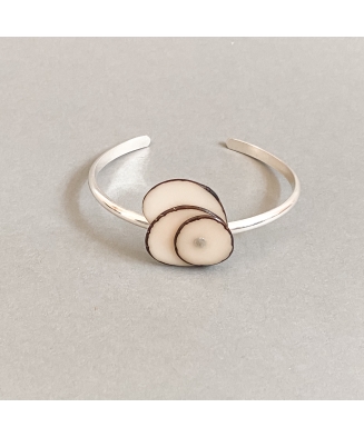 Bracelet riveté en argent et ivoire végétal