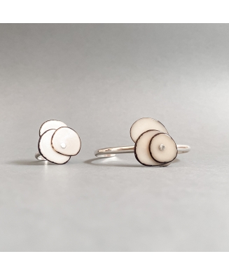 Bague rivetée en argent et ivoire végétal