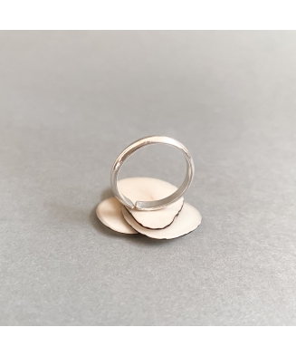 Bague rivetée en argent et ivoire végétal
