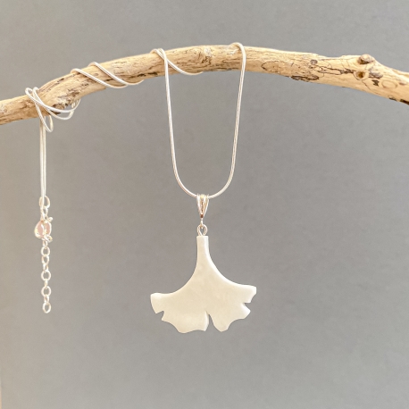 Nouvelles créations en tagua, ivoire végétal - Collier Gingko - kokobelli