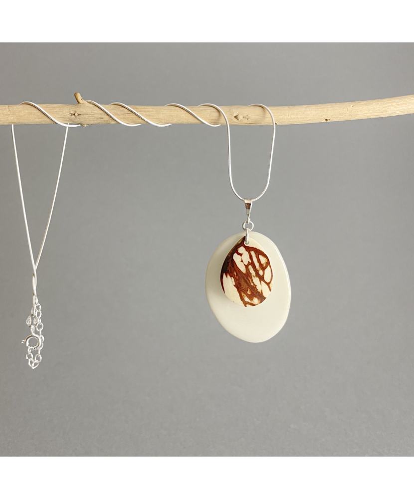 Bijoux Femme -  Pendentifs - Pixa en tagua, ivoire végétal et argent par Kokobelli. Fait main.