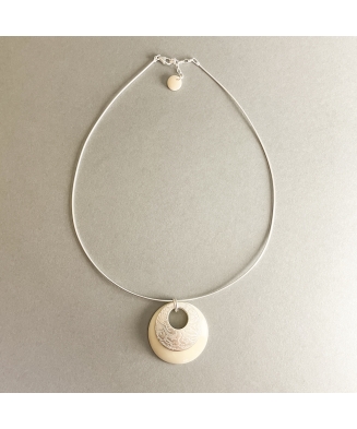 Collier Gaïa ivoire végétal et argent gravé à l'eau forte