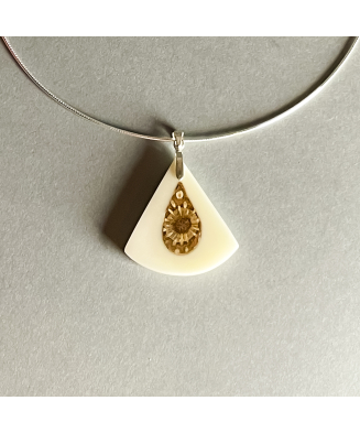 Collier Silvana Abete d'oro en ivoire végétal et pomme de pin