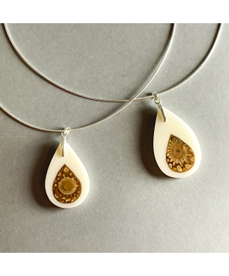 Collier Silvana Goccia en ivoire végétal et pomme de pin