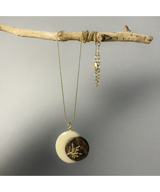 Pendentif Dioné ivoire végétal et chêne ébénisé, Kokobelli