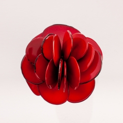  Broche Rose rouge en tagua, ivoire végétal par Kokobelli