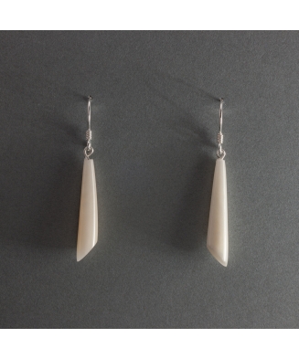 Boucles d'oreilles Petits cônes blancs en ivoire végétal fabriquées en France à Lège Cap Ferret.