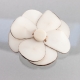 Broche en forme de fleur en ivoire végétal fabriquée en Gironde