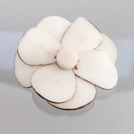 E-Boutique en tagua, ivoire végétal - Broche en forme de fleur en ivoire végétal fabriquée en Gironde - kokobelli