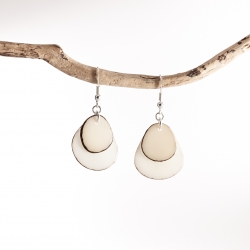  Boucles d'oreilles Mini Diva blanches en tagua, ivoire végétal par Kokobelli