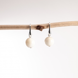  Boucles d'oreille Perla blanches (rondes) en ivoire végétal. Indémodables boucles-perles pour les bijoux addict ! Artisanat de L en tagua, ivoire végétal par Kokobelli