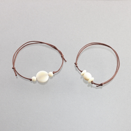 Bracelets en tagua, ivoire végétal - Bracelet Idea blanc composé de pastilles et mini perles de tagua. Fabriqué en Gironde.  - kokobelli
