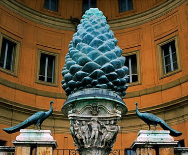 Cour de la Pigna au Vatican Rome
